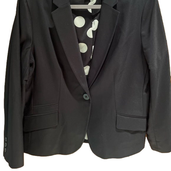 28. WOMENS CHICO’S 2/L DETAIL JACKET - Picture 2 of 7